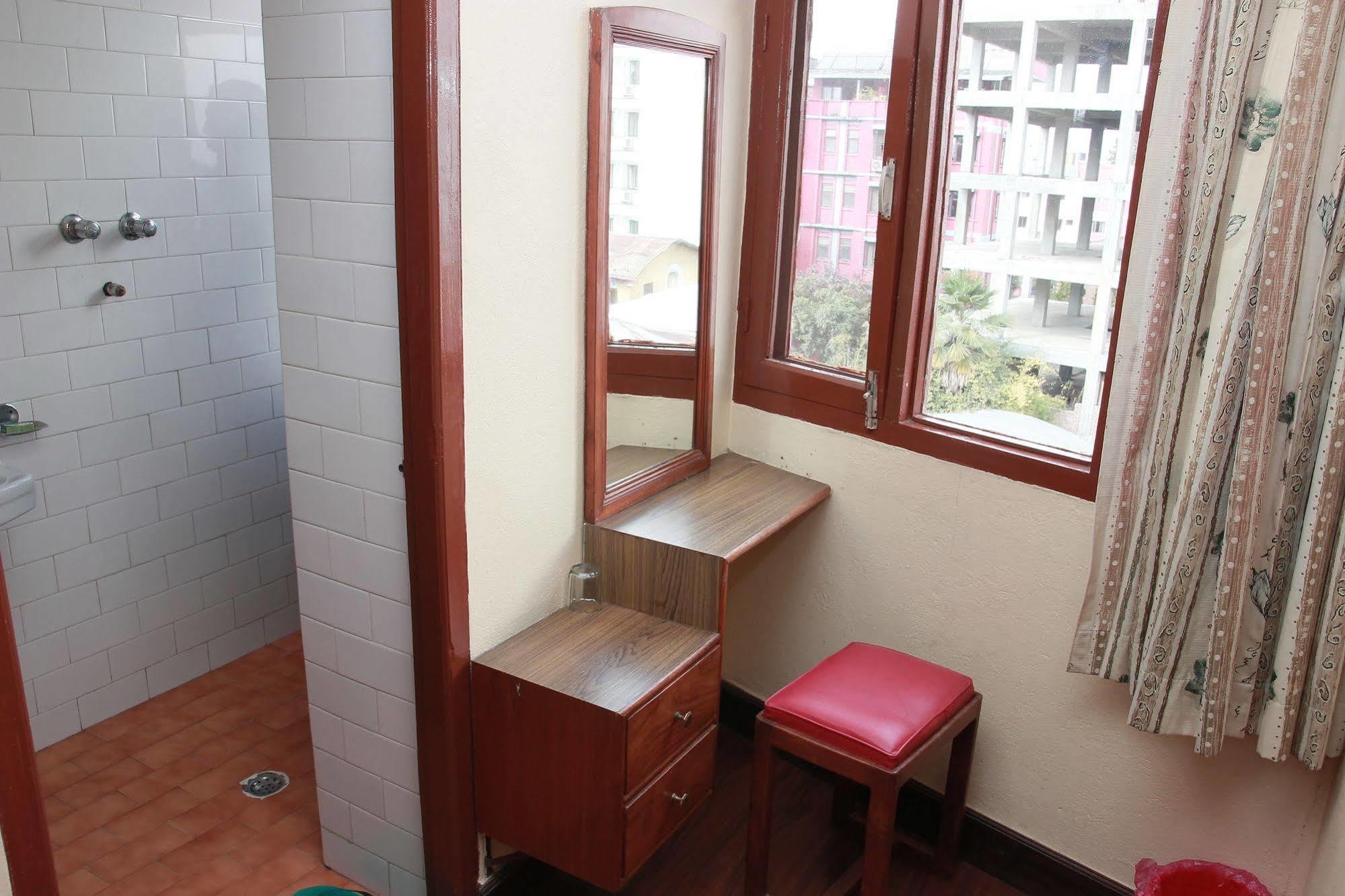 Shree Tibet Family Guest House Kathmandu Ngoại thất bức ảnh
